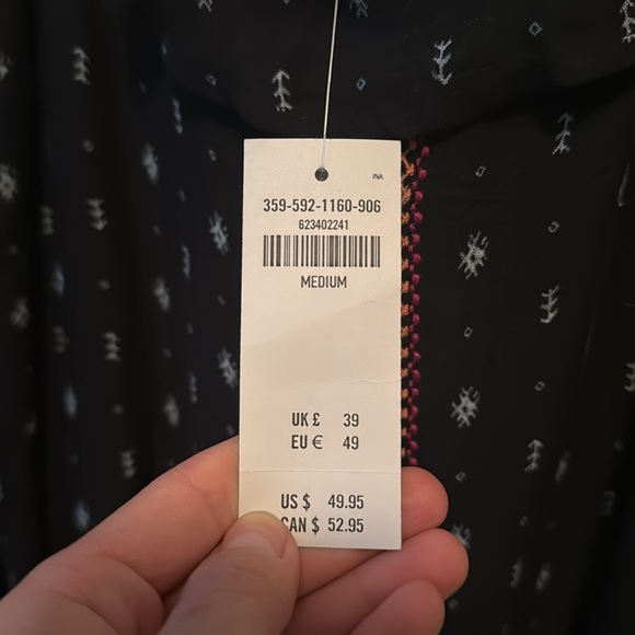 Open shouldered Hollister dress - Picture 4 of 4